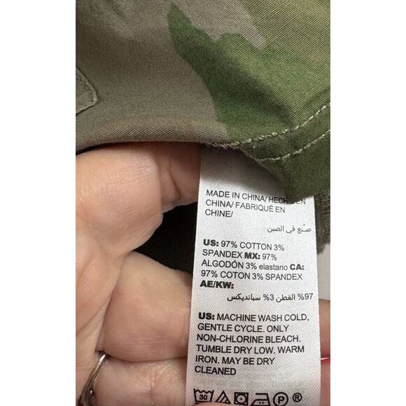 Chico's Zenergy Women Size 1 (M 8/10) Green Multicolor Zip Front Utility Jacket - Picture 4 of 6